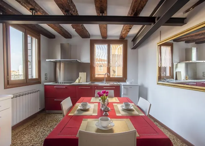 Apartment Guglie Canal View In Venice