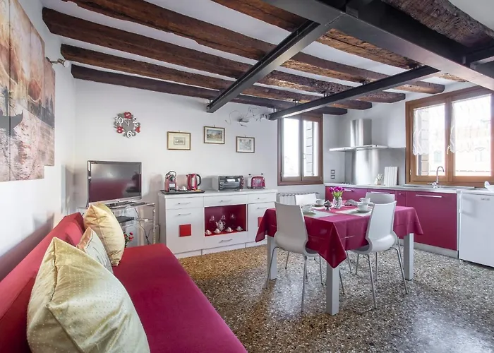 Apartment Guglie Canal View In Venice