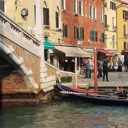 Guglie Canal View In Daire *